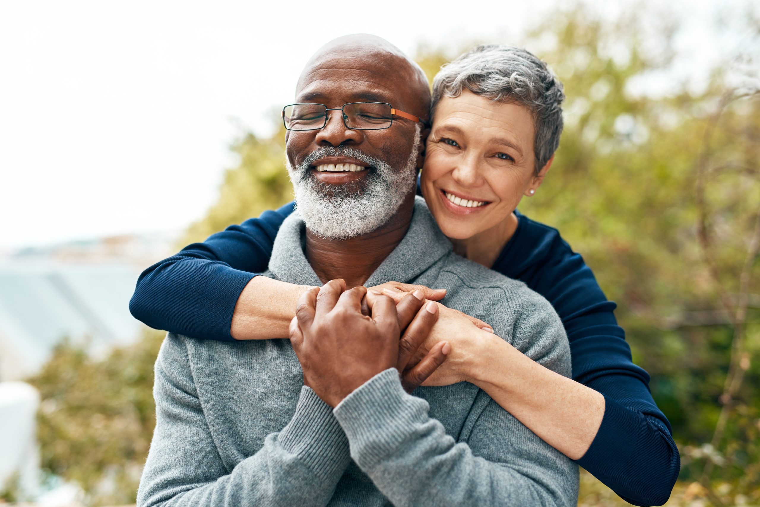 A couple reviewing their Medicare options together